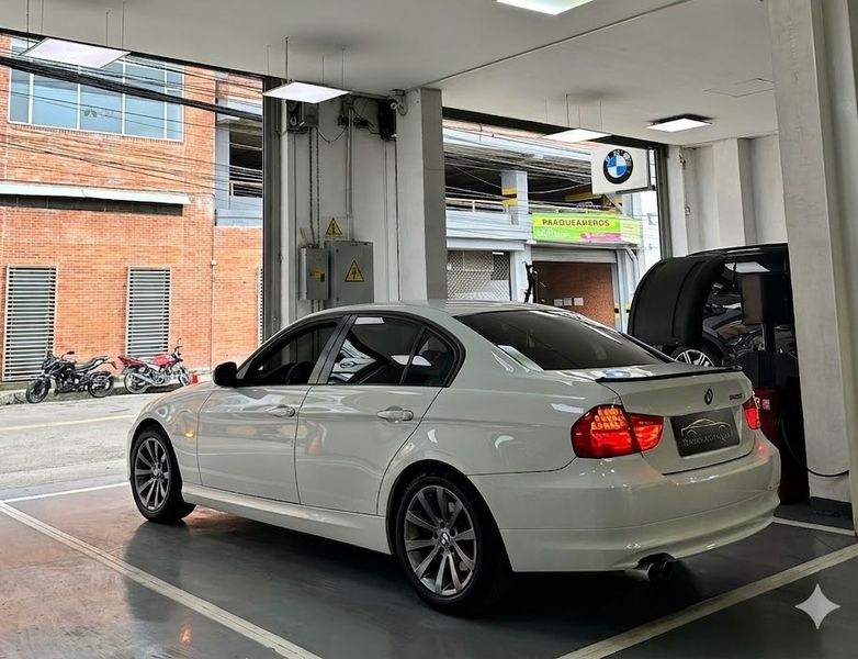 BMW 325 E90 2011 - imagen secundaria 1