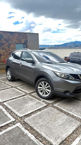 Vendo Nissan Qashqai 2.0 Advance Automática  Gris impecable - imagen secundaria 1