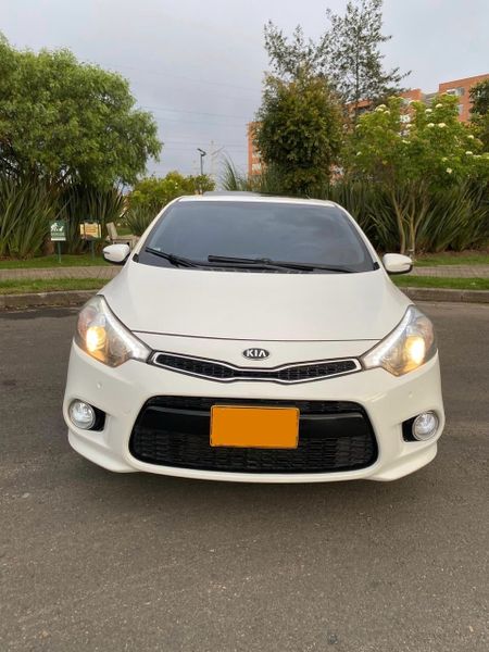 Se Vende Kia Cerato Koup 2016 en buen estado - imagen secundaria 1