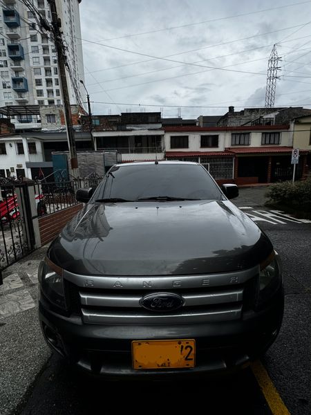 FORD Ranger 4x4 Diesel mecánica - imagen secundaria 1