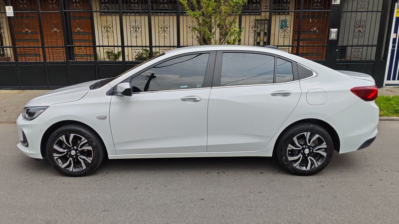 Chevrolet Onix Turbo Premier - imagen secundaria 1