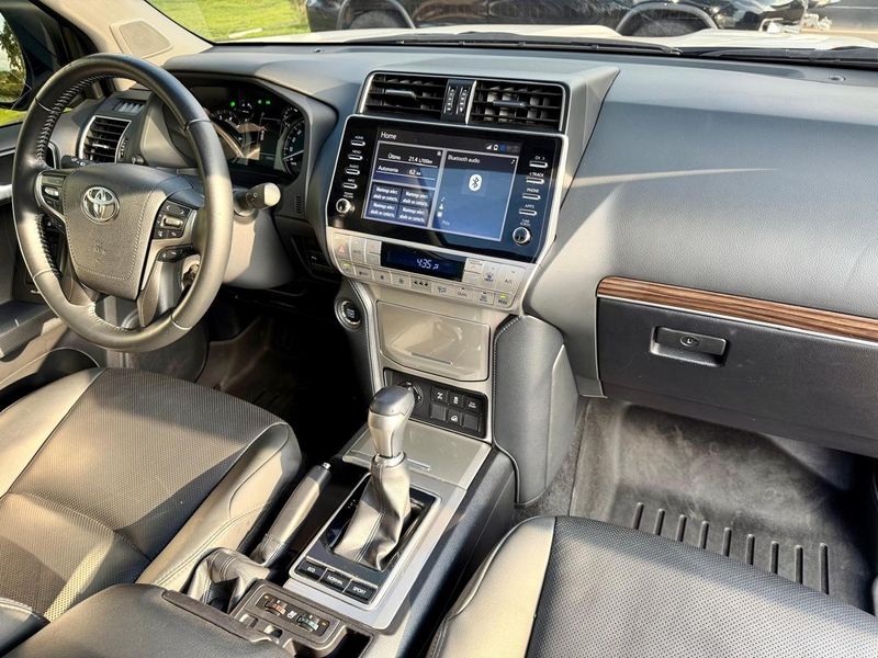 Toyota Prado VX 2022 - imagen secundaria 1