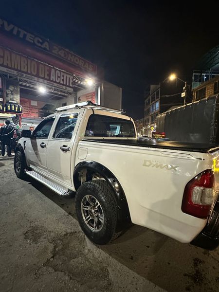 Camioneta D-max - imagen secundaria 2