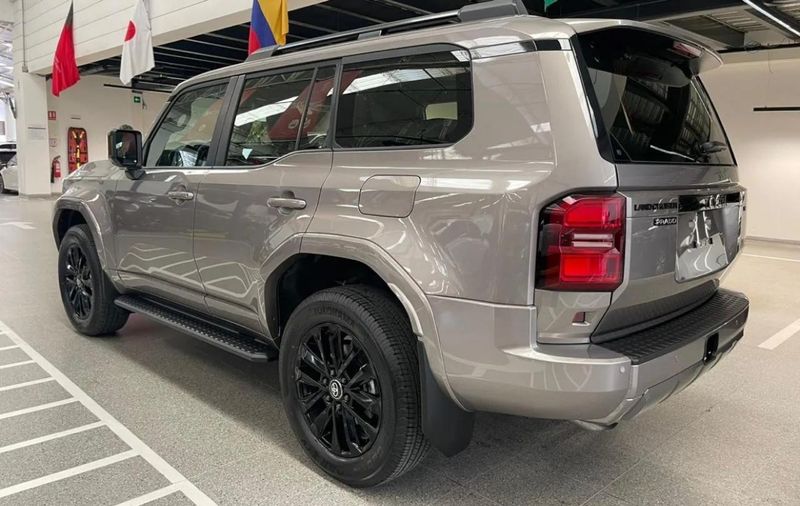 Prado Vx 2026 2.8 Diesel Cero Kms Entrega Inmediata Se Puede Sacar Financiada Recibimos Crédito Aprobado Venta A Nivel Nacional Garantía De Consesionario Para Matricular Como Primer Dueo - imagen secundaria 2