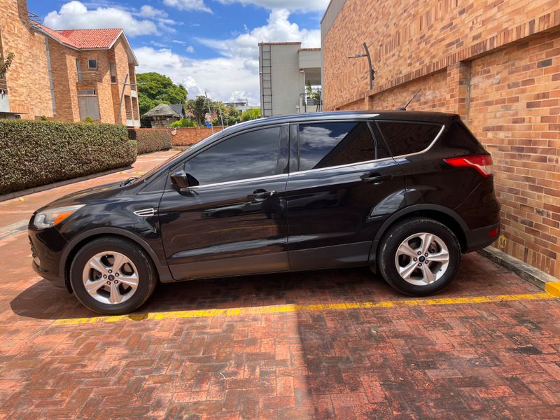 FORD ESCAPE 2015 - imagen secundaria 2