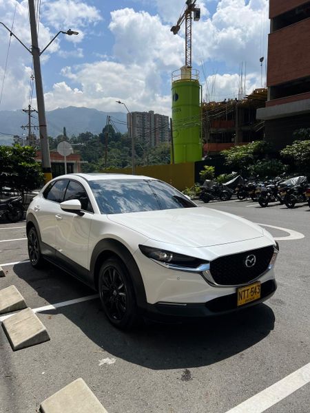 Mazda CX30 Grand Touring Híbrida 2025 - imagen secundaria 2