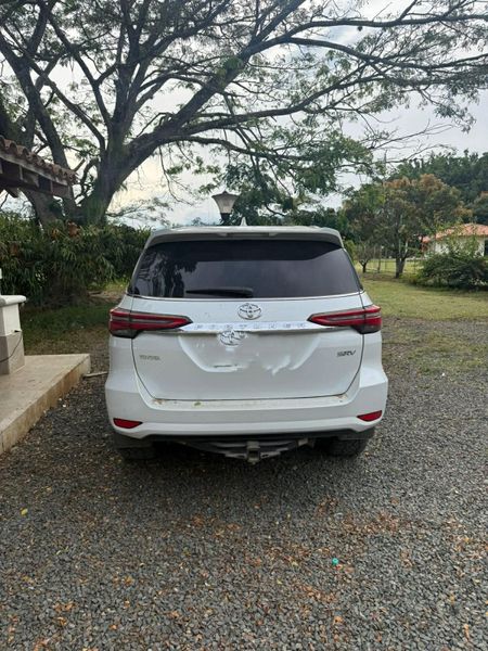 Se vende Toyota fortuner srv 2023 2.8 diesel - imagen secundaria 1