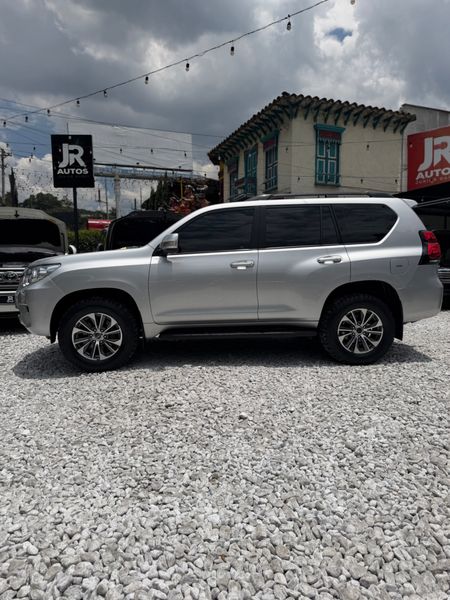 TOYOTA LAND CRUISER PRADO TXL 2024 - imagen secundaria 2