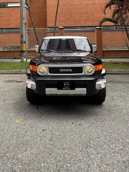 TOYOTA FJ CRUISER 2021 BLINDADA - imagen secundaria 1