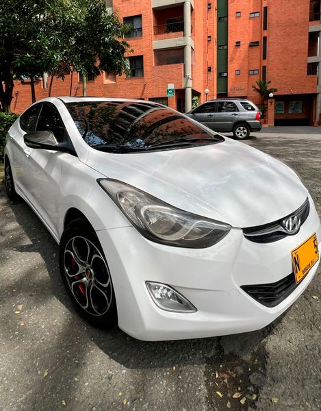 Hyundai i35 Elantra 2013 - imagen secundaria 1