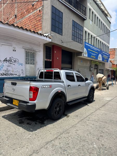Nissan Frontier PRO-S 2025 MT - imagen secundaria 1
