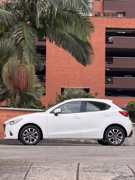 Vencambio Mazda 2 2017 Grand Touring - imagen secundaria 2