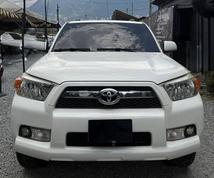 Toyota 4Runner SR5 2012 - imagen secundaria 1