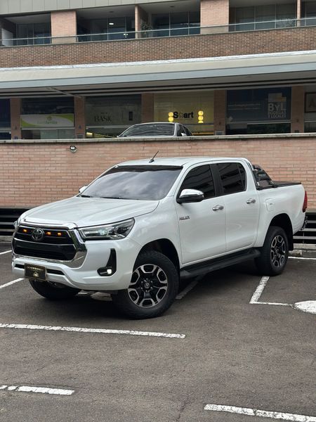 Toyota Hilux 2023 2.8 DIESEL - imagen secundaria 1
