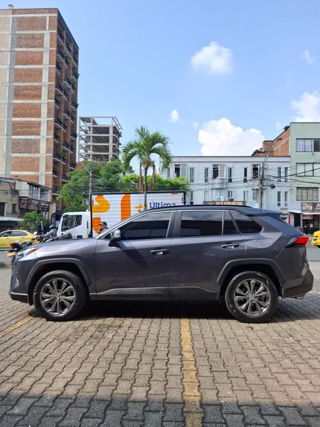 2024 Toyota Rav 4 XLE hybrida 4x4 - imagen secundaria 1