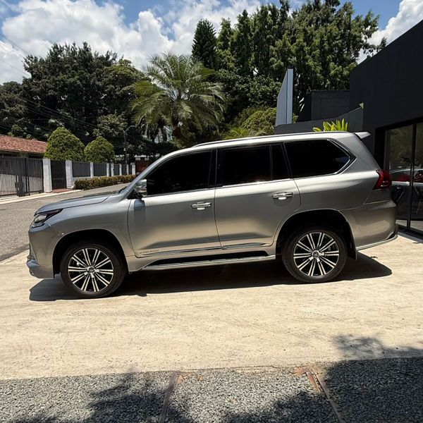 Lexus LX 570 - 2019 - Blindado - imagen secundaria 1