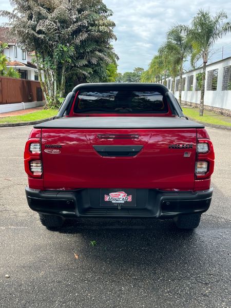 TOYOTA HILUX GR - imagen secundaria 2