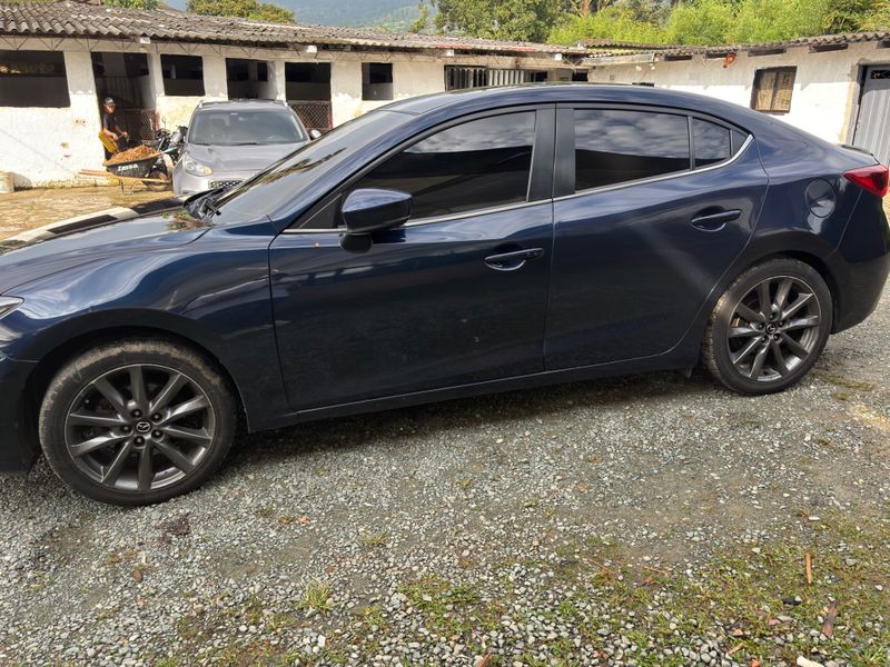 Mazda 3 grand Touring LX - imagen secundaria 2