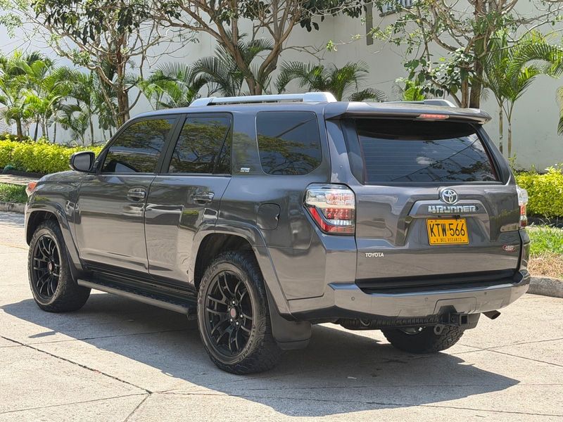 Toyota 4Runner SR5 - imagen secundaria 2
