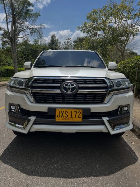 Toyota Sahara LC 200 2021 diesel - imagen secundaria 2