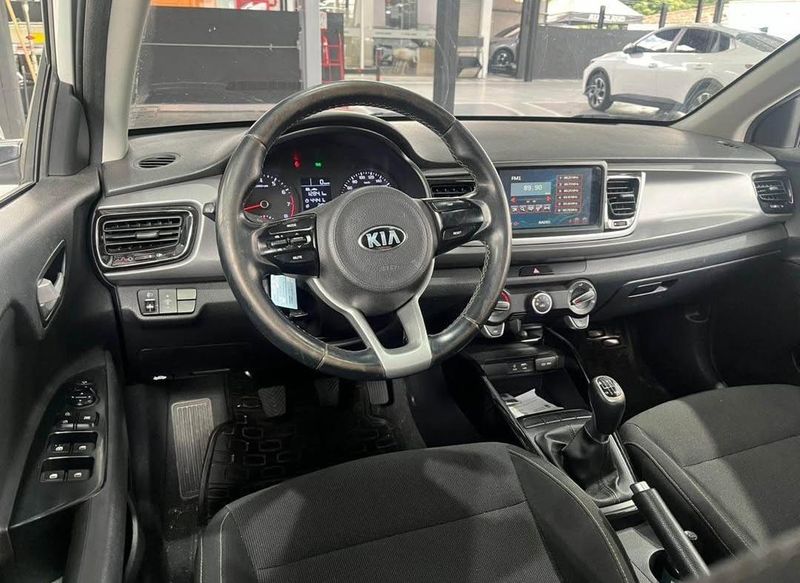 Kia Rio Vibrant 2018 - imagen secundaria 1