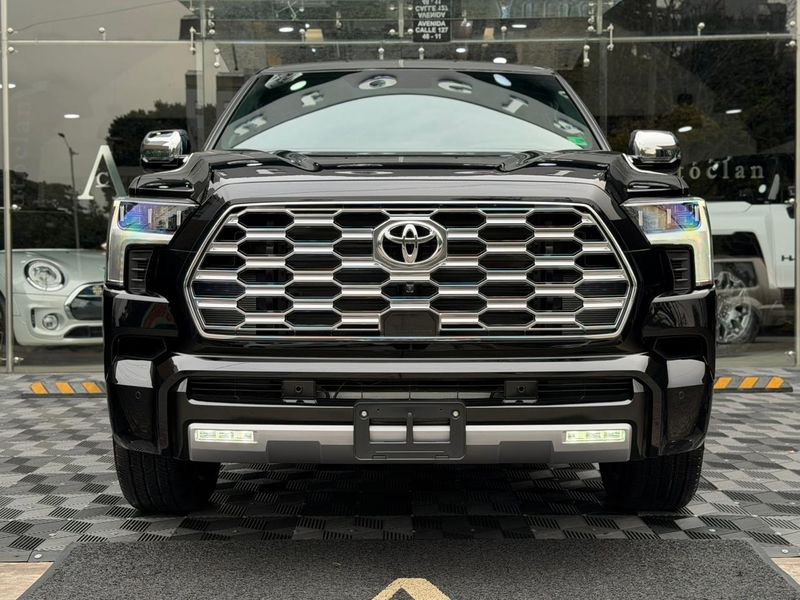 Toyota Sequoia Capstone Hybrid - imagen secundaria 1