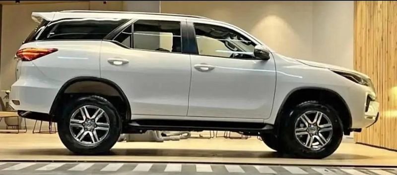 Toyota Fortuner SR 2026 - imagen secundaria