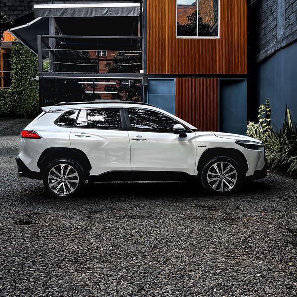 Toyota Corolla Cross SE-G Hybrid 2023 - imagen secundaria 1