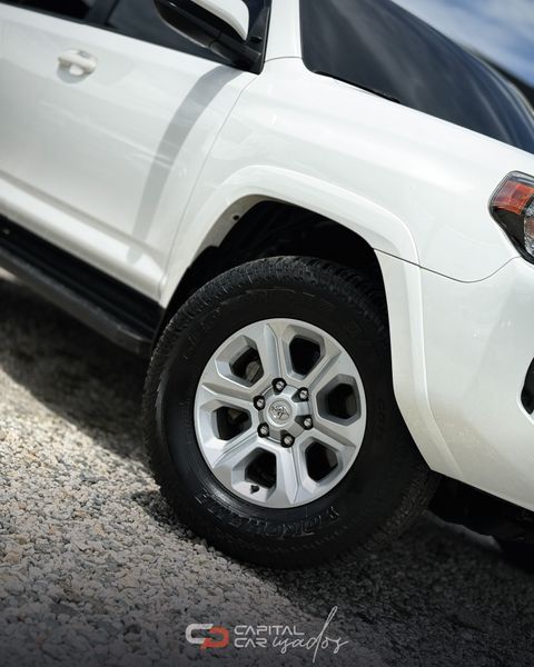 Toyota 4Runner SR5 - imagen secundaria 1