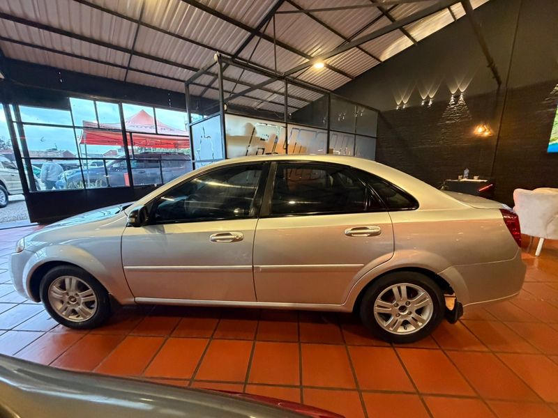 Especificaciones    Chevrolet Optra Advance 1.6 Mecanico 2011 - imagen secundaria 1