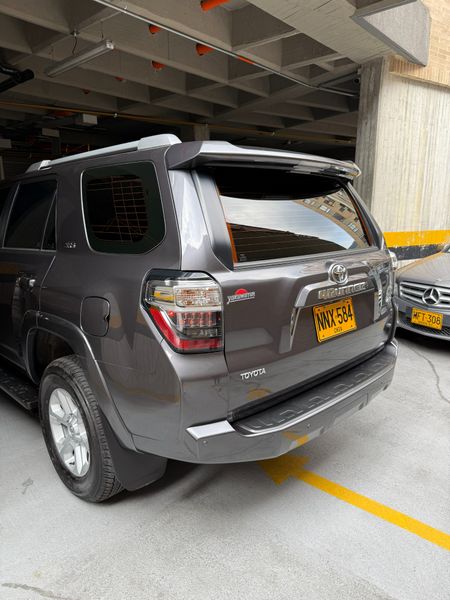 Toyota 4Runner SR5 2023 Gris Metalico - imagen secundaria 2