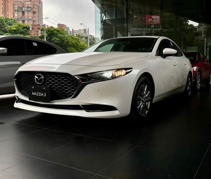 Mazda 3 Sedán Touring 2.0 Híbrido MHEV Modelo 2027 - imagen 1