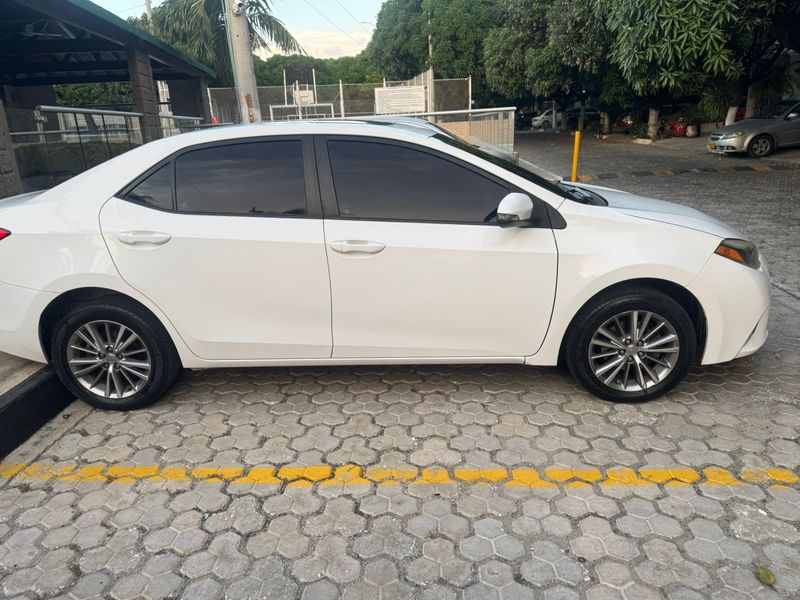 Toyota corolla Le 2016 - imagen secundaria 1