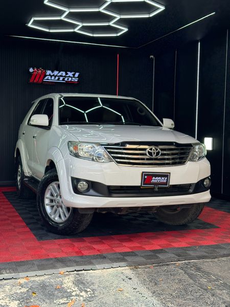 TOYOTA FORTUNER SR5 AUTOMATICA 4X2 GASOLINA - imagen secundaria 1
