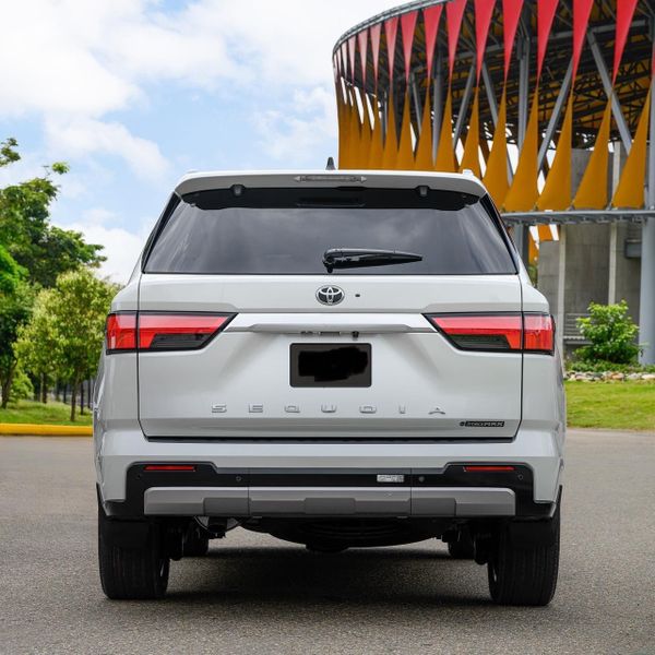 TOYOTA SEQUOIA 2026 - imagen secundaria 2