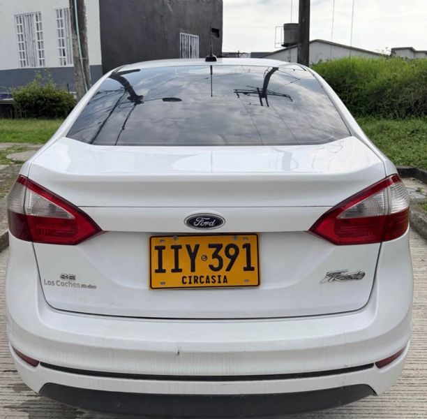 Ford Fiesta SE Mecánico 2015 SEDAN - imagen secundaria 1