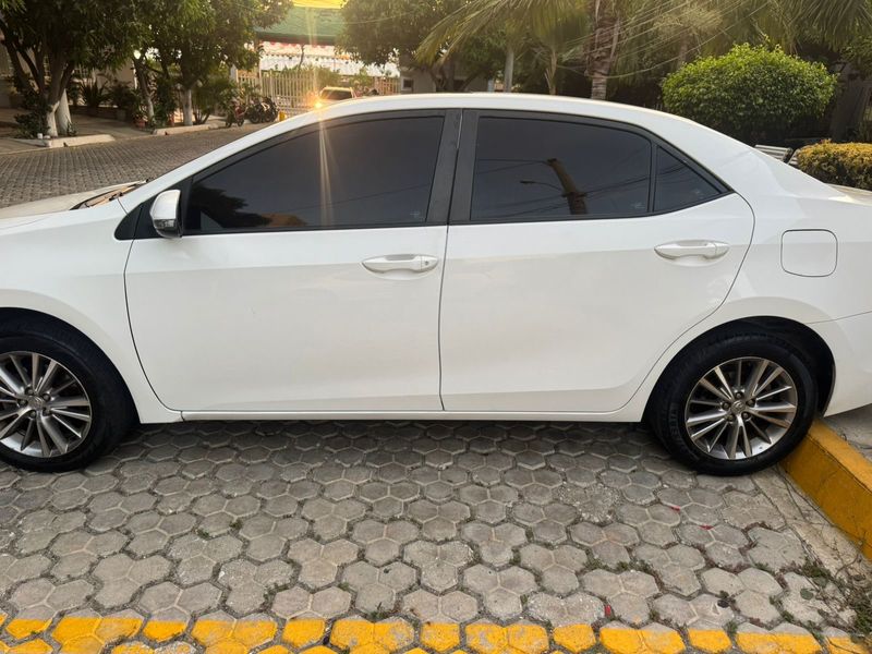 Toyota corolla Le 2016 - imagen secundaria 2
