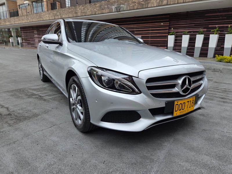 Mercedes Benz C 180 modelo 2017 - imagen secundaria 2