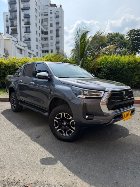 Toyota hilux SRX 2023 DIESEL - imagen secundaria 2