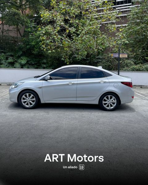 Hyundai Accent i25 Mecánico 2012 1.4l - imagen secundaria 1