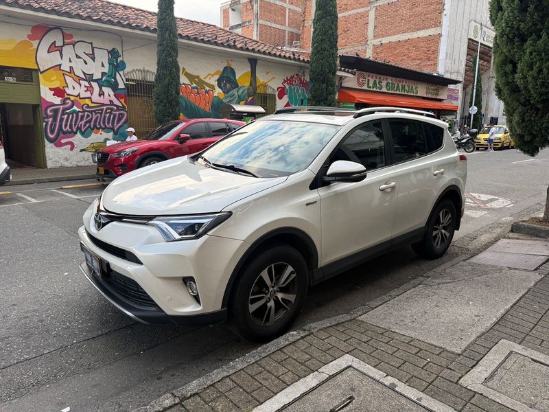 TOYOTA RAV STREET 4X2 2017 - imagen secundaria 2