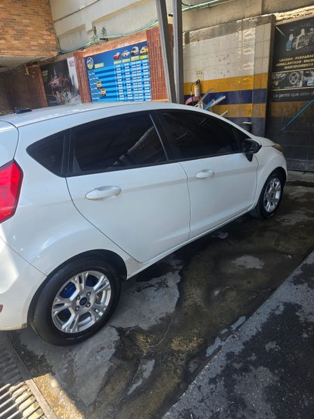 FORD FIESTA SE 2014 - imagen secundaria 2