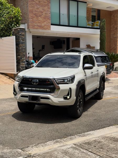 Toyota hilux 2022 28 diesel automática 4x4 - imagen secundaria 1