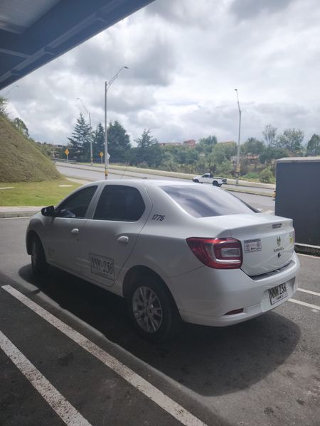 Renaul Logan 2025 - Placa blanca - imagen secundaria 2