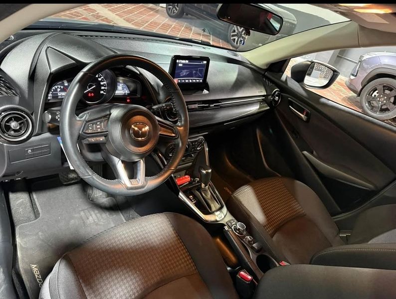 Mazda 2 Touring 2019 - imagen secundaria 2