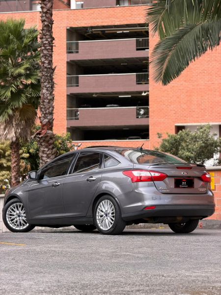 Vencambio Ford Focus 2013 Titanium - imagen secundaria 1