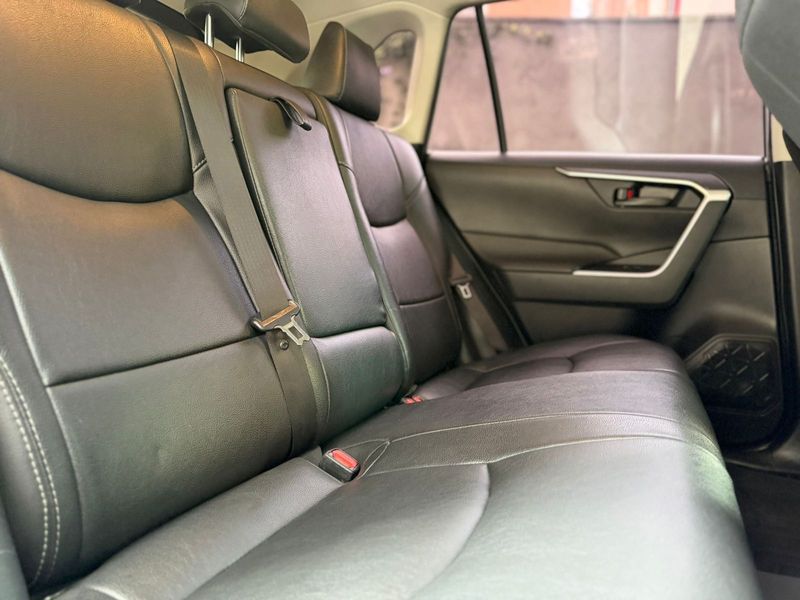 Toyota RAV4 LE Hybrid - imagen secundaria 1