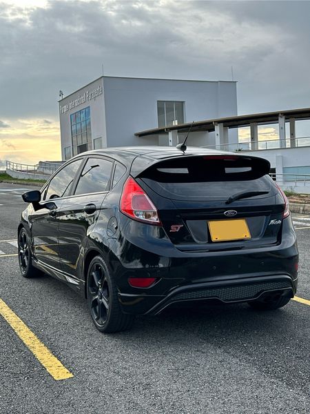 Ford Fiesta ST - imagen secundaria 2
