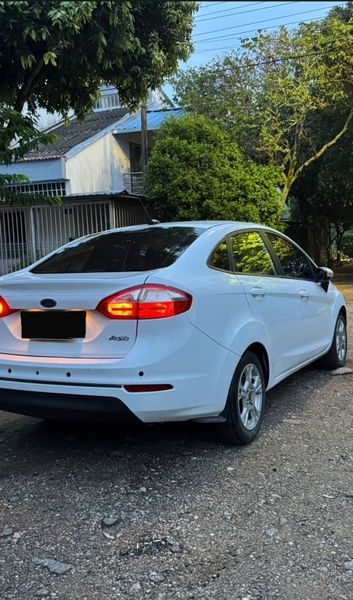 FORD FIESTA SE - imagen secundaria 2