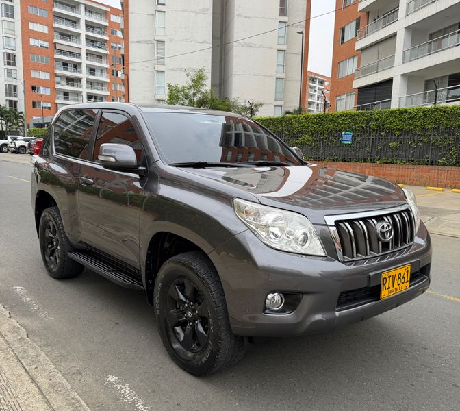 Toyota Prado Sumo TX 2011 - imagen secundaria 2